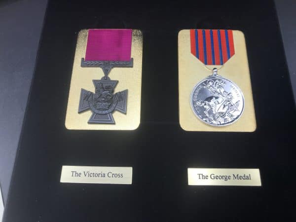 Falklands Conflict Medal Set – Victoria Cross & George Medal – London Mint - Image 6