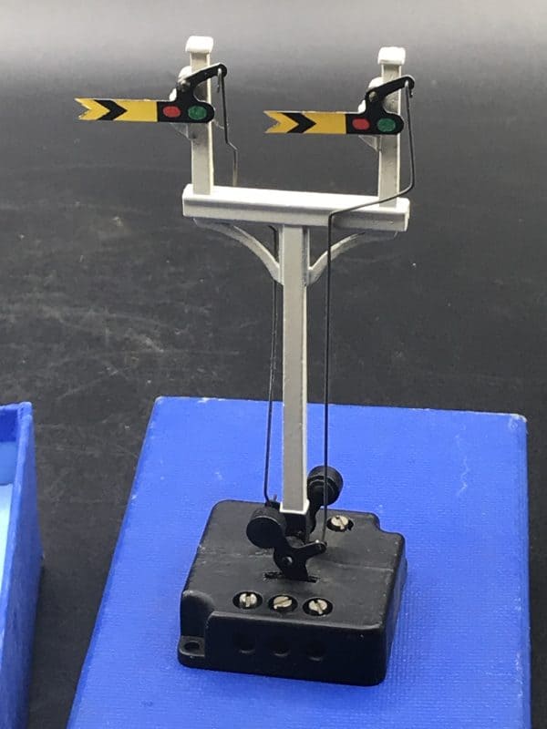 Hornby Dublo ED3 Junction Signal Distant Electrically Operated and Boxed