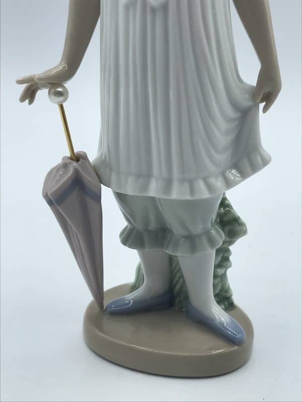 Spanish Porcelain Nao by Lladro Figurine Lady With Parasol umbrella - Image 3