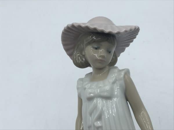 Spanish Porcelain Nao by Lladro Figurine Lady With Parasol umbrella - Image 4