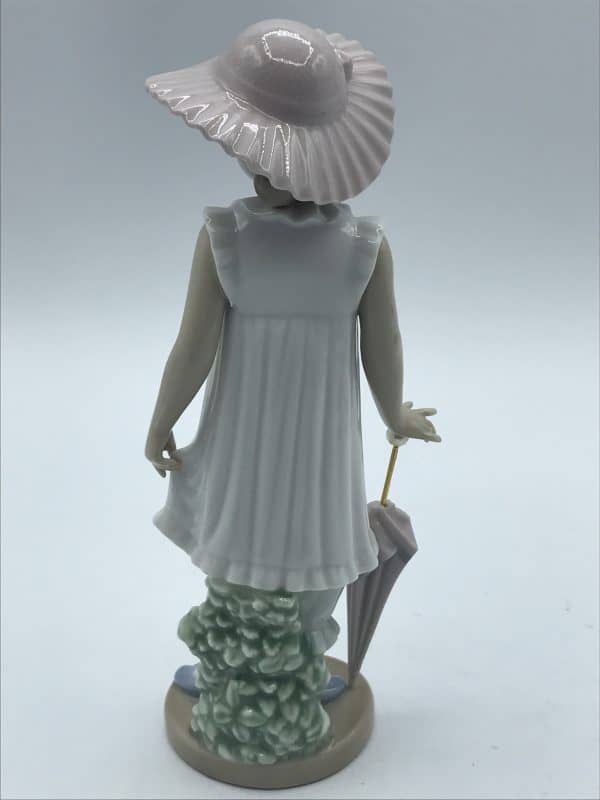 Spanish Porcelain Nao by Lladro Figurine Lady With Parasol umbrella - Image 6