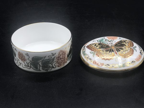 Royal Crown Derby Trinket box Butterflies of the World Spangled Fritillary 1991 - Image 9