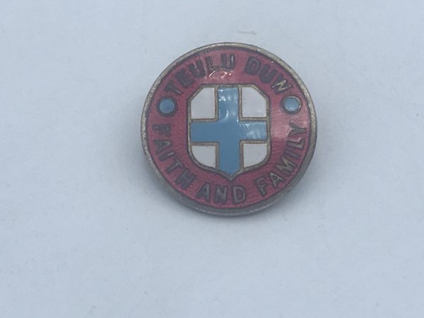 Antique Edwardian Welsh Teulu Duw Faith & Family Blue Cross Enamel Badge