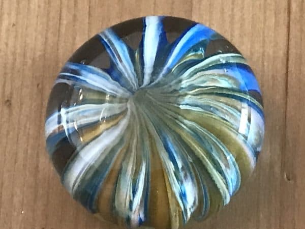 Small Isle of White Art Glass Paperweight - Image 7