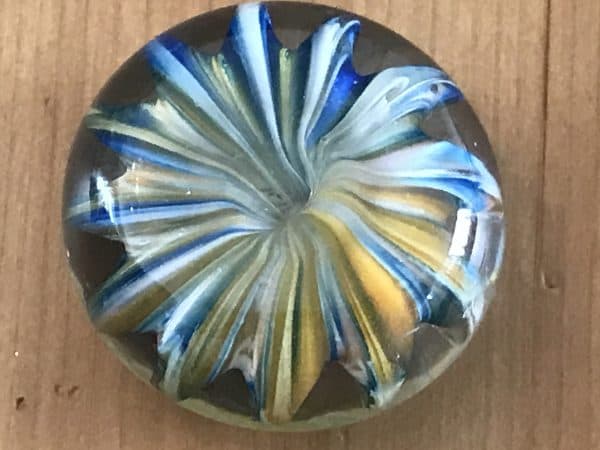 Small Isle of White Art Glass Paperweight - Image 6