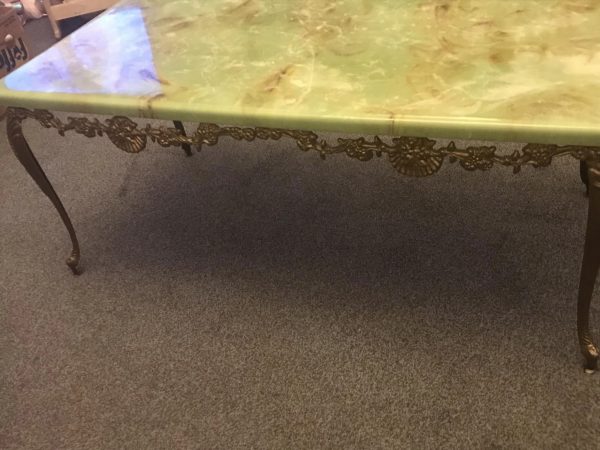 French Style Retro Faux Green Onyx Coffee Table – Gilded Metal Legs – 1980s Vintage - Image 6