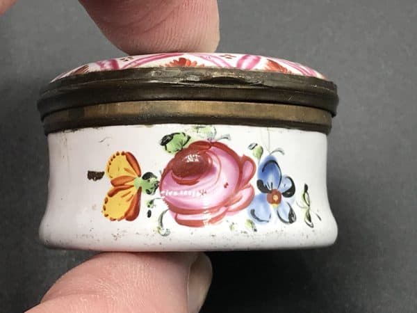 Antique Georgian Enamel Patch Box – Hand-Painted Floral Design – 18th/19th Century - Image 4