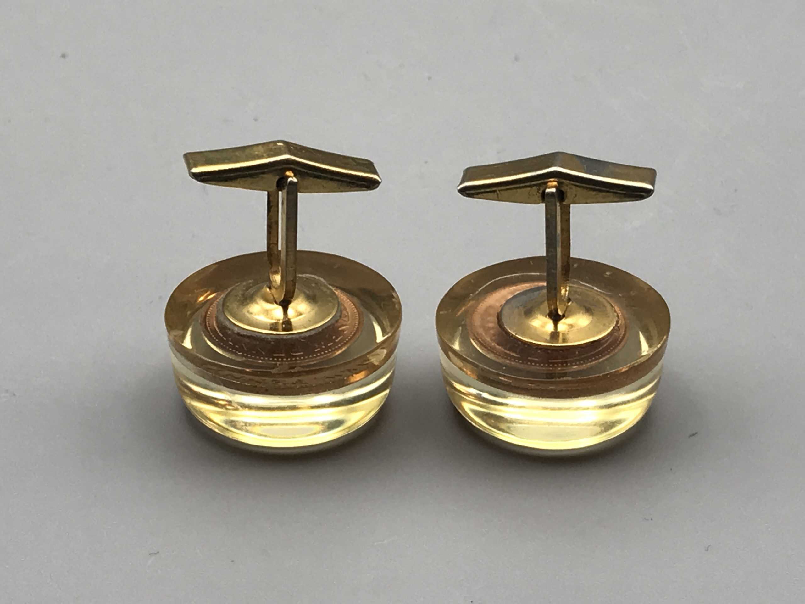 Pair Vintage Coin Cufflinks 1p Coins in Lucite - Image 4