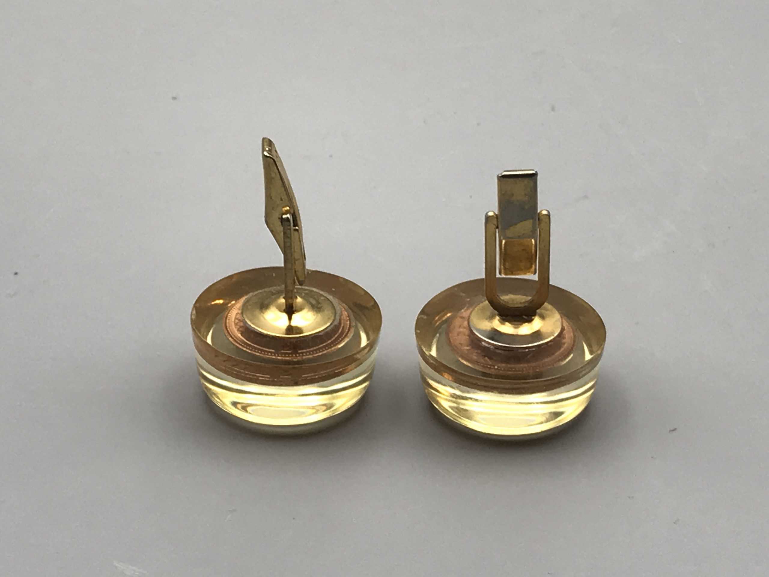 Pair Vintage Coin Cufflinks 1p Coins in Lucite - Image 5
