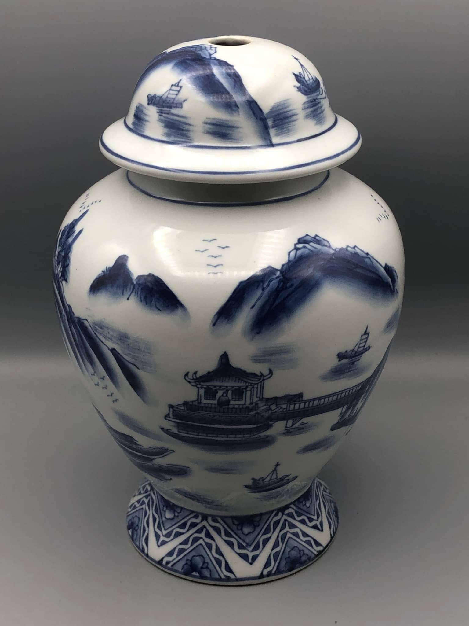 Hand-Painted Chinese Blue & White Porcelain Lamp – 20th Century – 11" Tall - Image 11