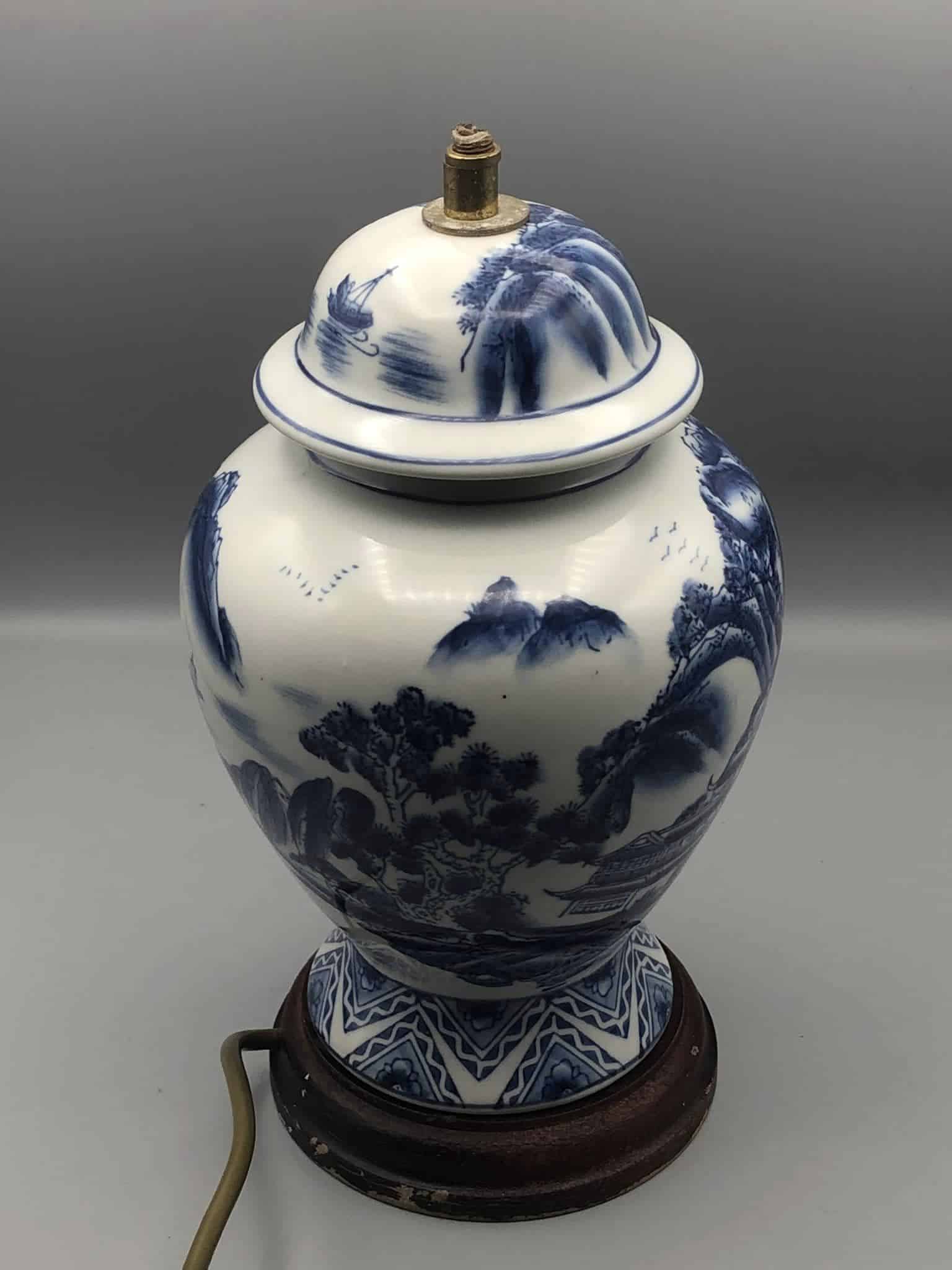 Hand-Painted Chinese Blue & White Porcelain Lamp – 20th Century – 11" Tall - Image 5
