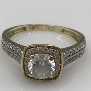 9ct White Gold Cubic Zirconia Cluster Ring Size P