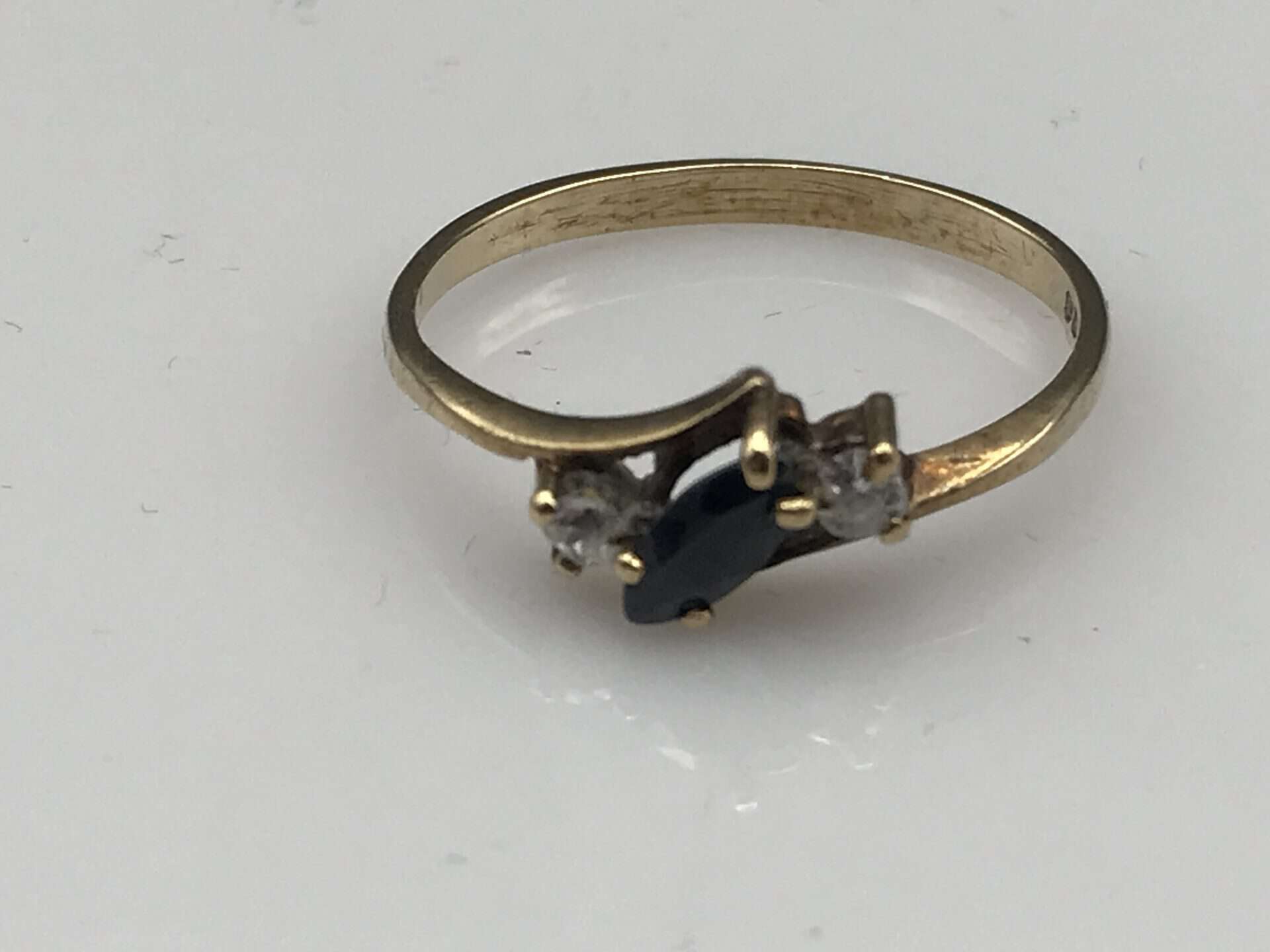 9ct Gold Sapphire Ring Size M