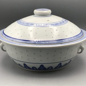 Vintage Chinese Blue & White Rice Pattern Tureen – 10″ Porcelain, Lidded, Made in China