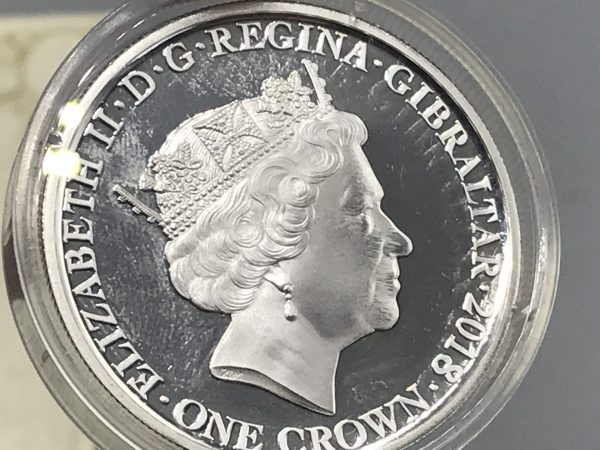 Obverse of 2018 In Flanders Fields Museum “Seeing the Soldiers Off” proof coin featuring Queen Elizabeth II portrait