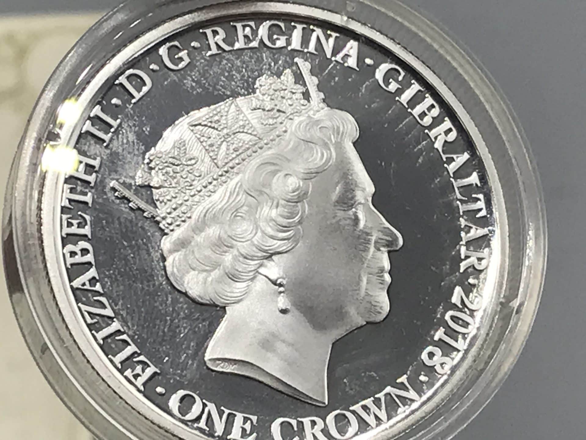 Obverse of 2018 In Flanders Fields Museum “Seeing the Soldiers Off” proof coin featuring Queen Elizabeth II portrait