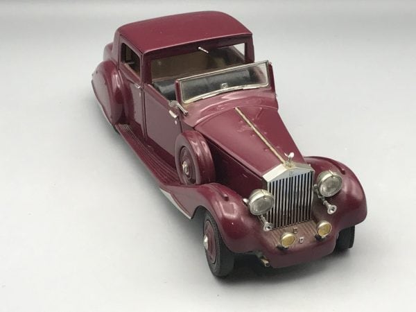 Front view of Danbury Mint 1938 Rolls-Royce Phantom III Sedanca de Ville die-cast model in garnet finish