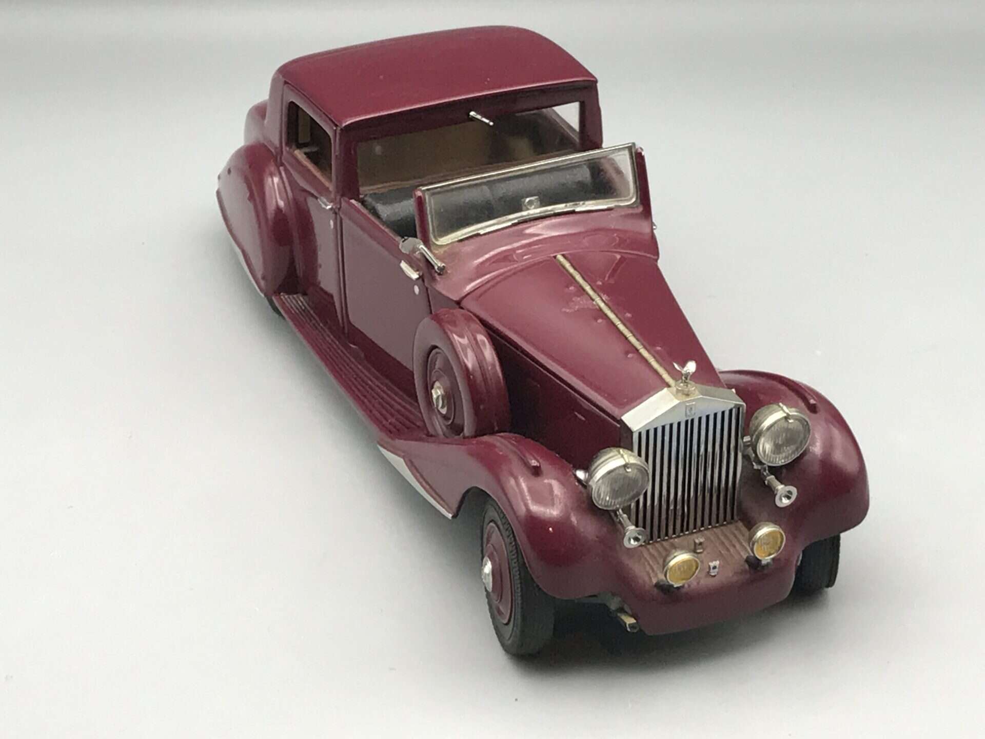 Front view of Danbury Mint 1938 Rolls-Royce Phantom III Sedanca de Ville die-cast model in garnet finish